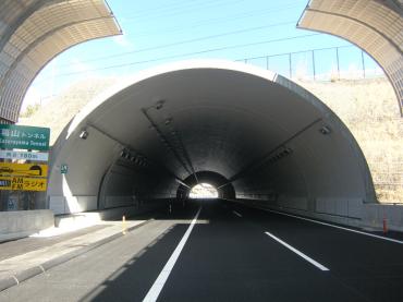 第二東名高速道路 沼津地区はく落対策工事 道路関係 土木実例 実績紹介 総合建設 建築業 土や人が築く未来 Tsuchiya株式会社